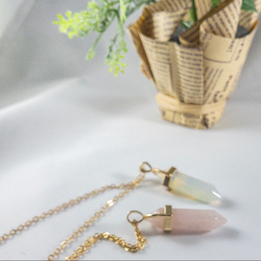 Pink crystal pendant with Gold-tone necklace 💎